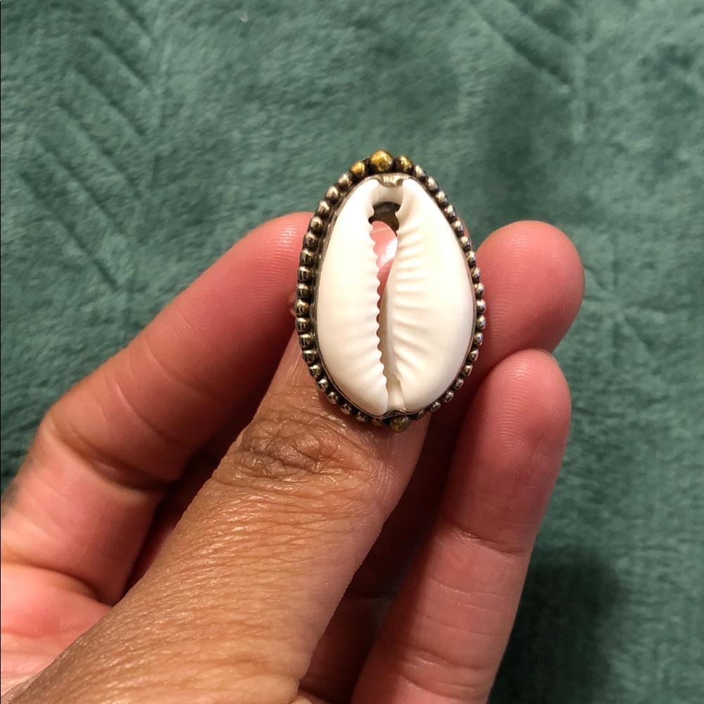 Elegant Silver and Gold Cowrie Shell Ring - Picture 2 of 5